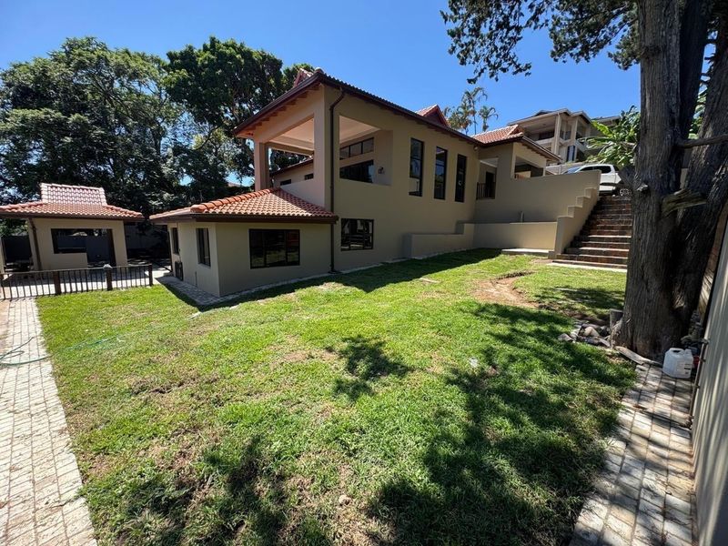 Exquisite Escombe Residence: Grandeur, Views &amp; Income Potential - Photo 4