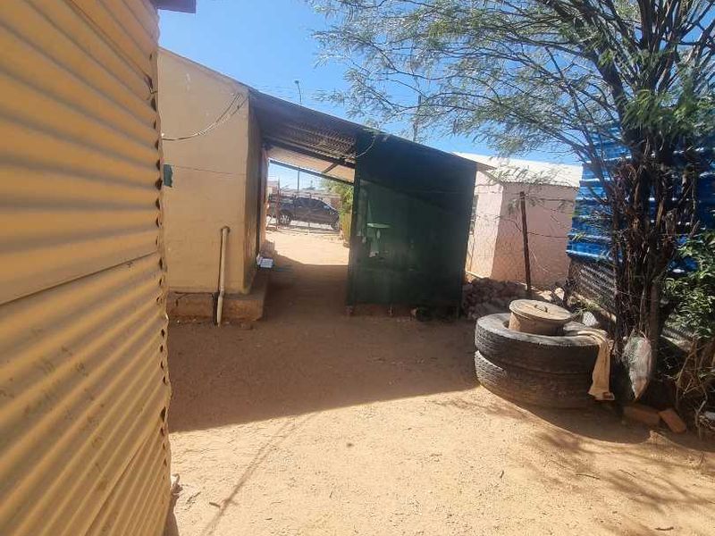 OLD HOUSE IN KATUTURA CENTRAL - Photo 2