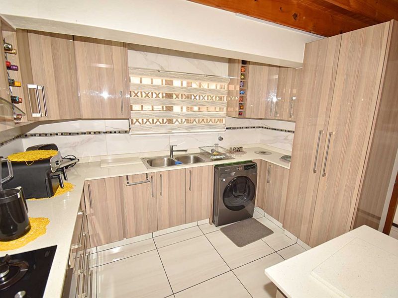 Modern and Secure - Photo 8