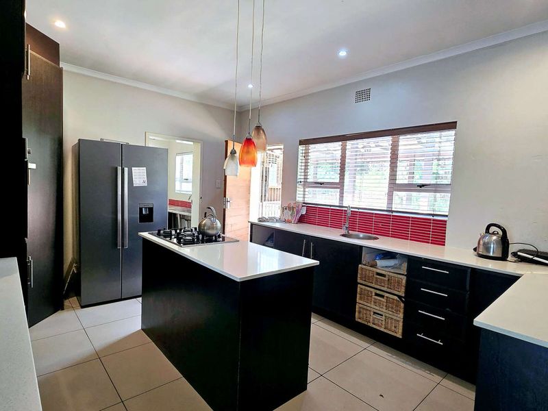 Spacious Family Living Meets Modern Off-Grid Convenience in Meyerspark - Photo 4