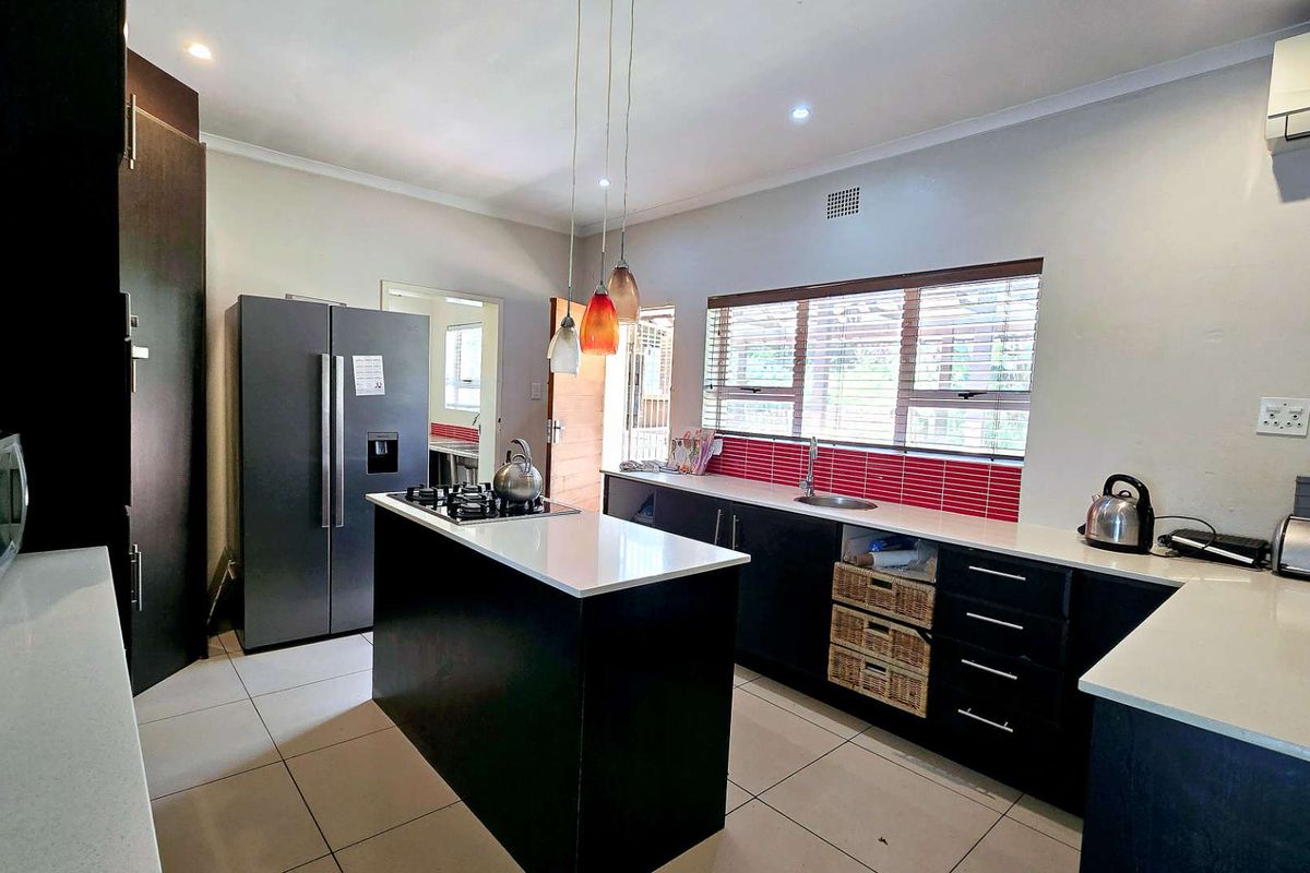 Spacious Family Living Meets Modern Off-Grid Convenience in Meyerspark - Photo 4