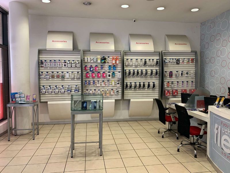 Prime Retail Shop on Adderley Street – High Foot Traffic & Visibility - Photo 4