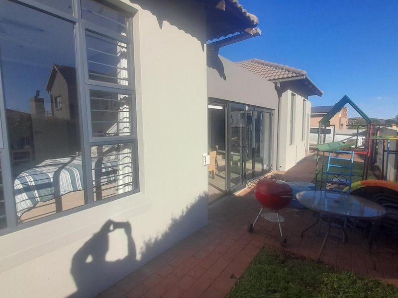 Entertain in Style: Open-Plan Living & Dedicated Braai Room - Photo 2