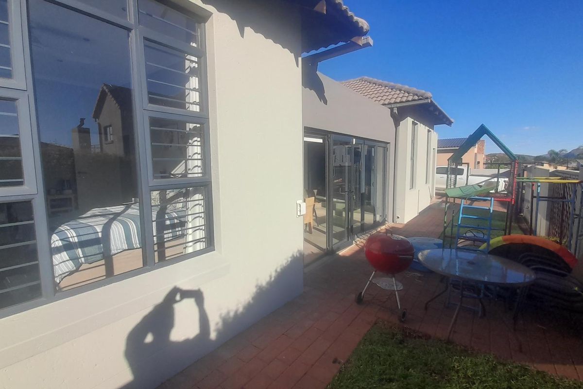 Entertain in Style: Open-Plan Living & Dedicated Braai Room - Photo 2