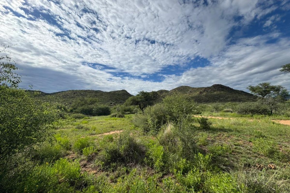 Set amongst the dramatic landscapes of the Khomas Region, the farm offers a unique blend of privacy, natural beauty and self-sufficient living. - Photo 5