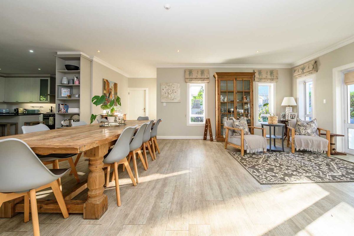 JUST MOVE IN | SECURE FAMILY HOME IN SOUGHT-AFTER SHORT ROAD, WALMER - Photo 5