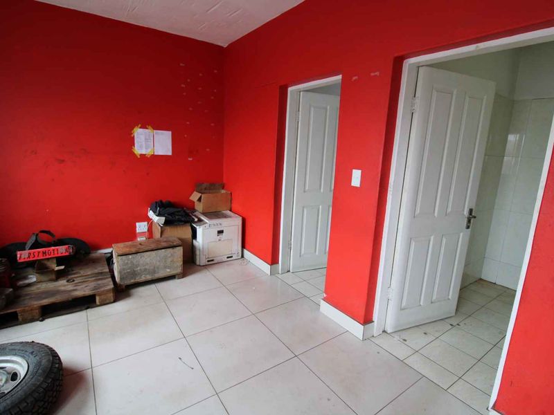 Light Industrial Property offering 2 Warehouse sections plus offices! - Photo 6