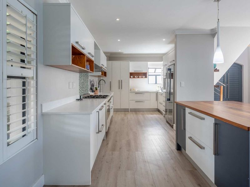 Perfectly Proportioned for a Luxury Lifestyle - Photo 4