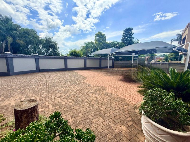 Beautiful Large house for sale in vryheid - Photo 3