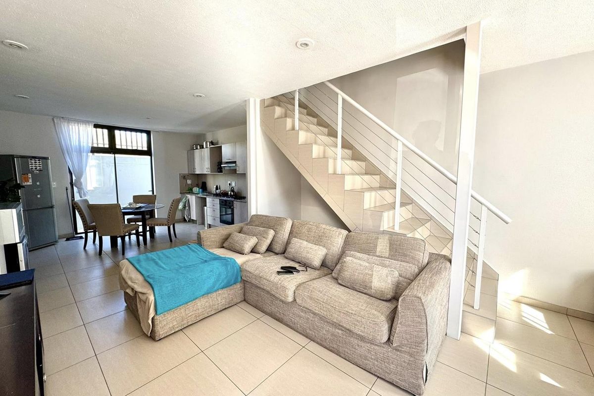 3 Bedroom Townhouse For Sale in Elisenheim - Photo 2