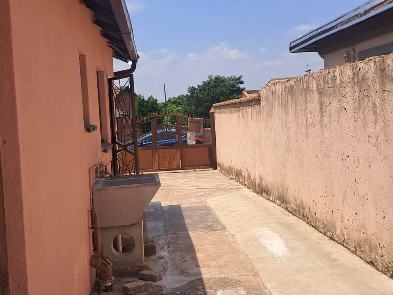 3 BEDROOM TO LET - Photo 10