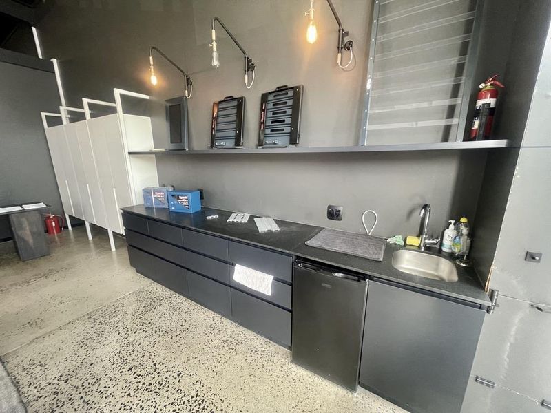 Hendra - Premium 100m2 Retail Space to Let in Durban North - Photo 8