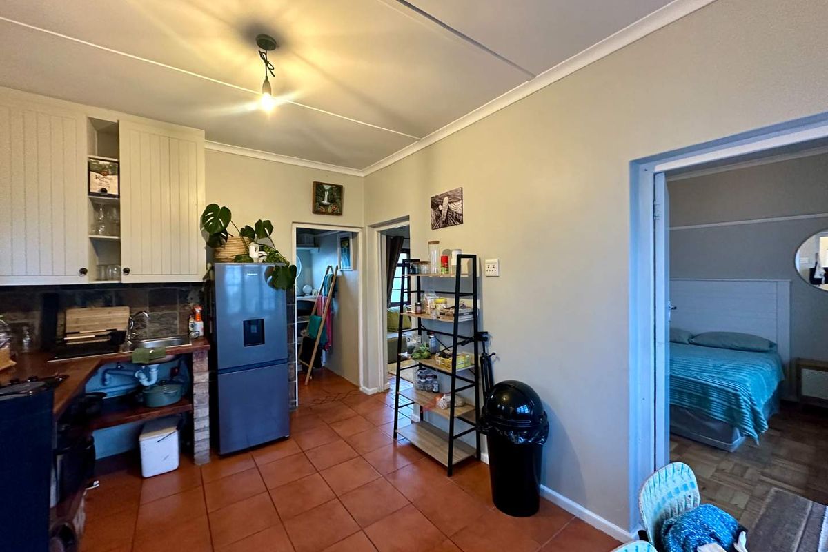 Perfect blend of location and comfort - Photo 5