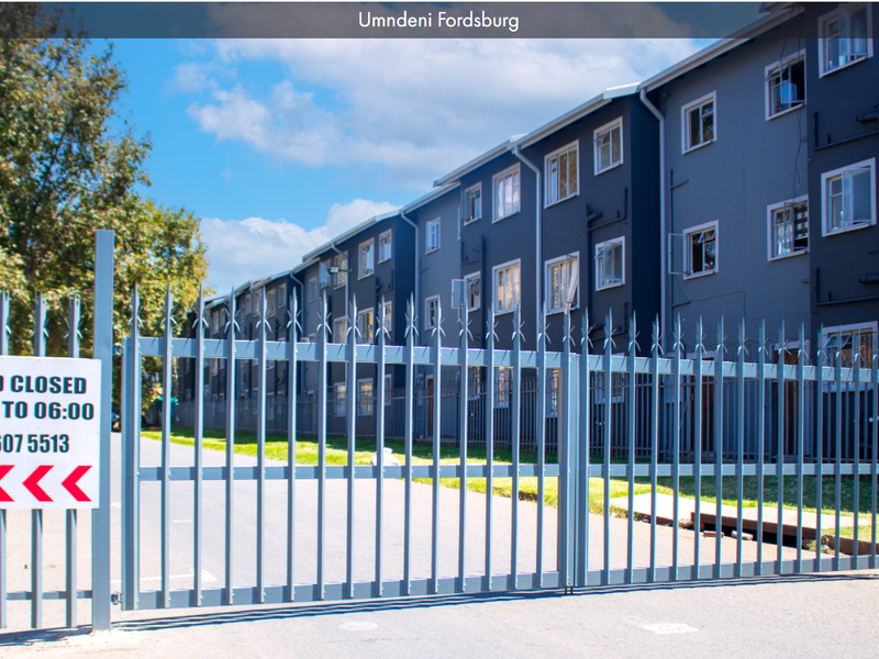 FIXED WATER CHARGES & Zero Deposit Option Available !!! Ts & Cs apply. - Photo 2