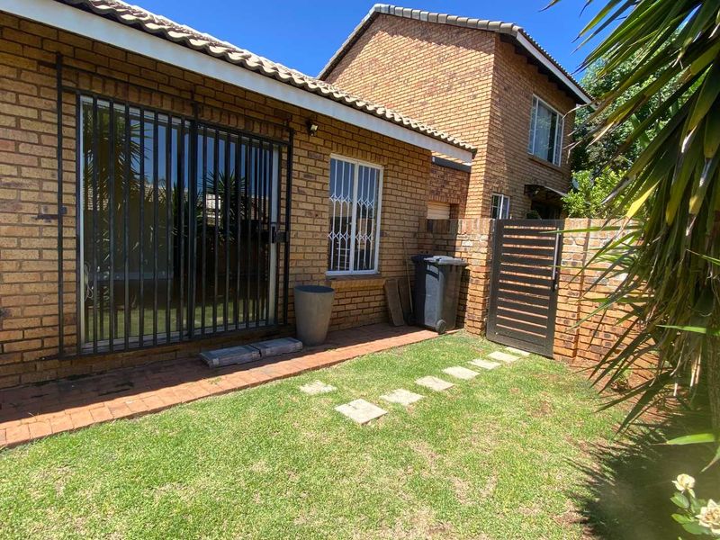 2 Bedroom Townhouse in Highveld. - Photo 7