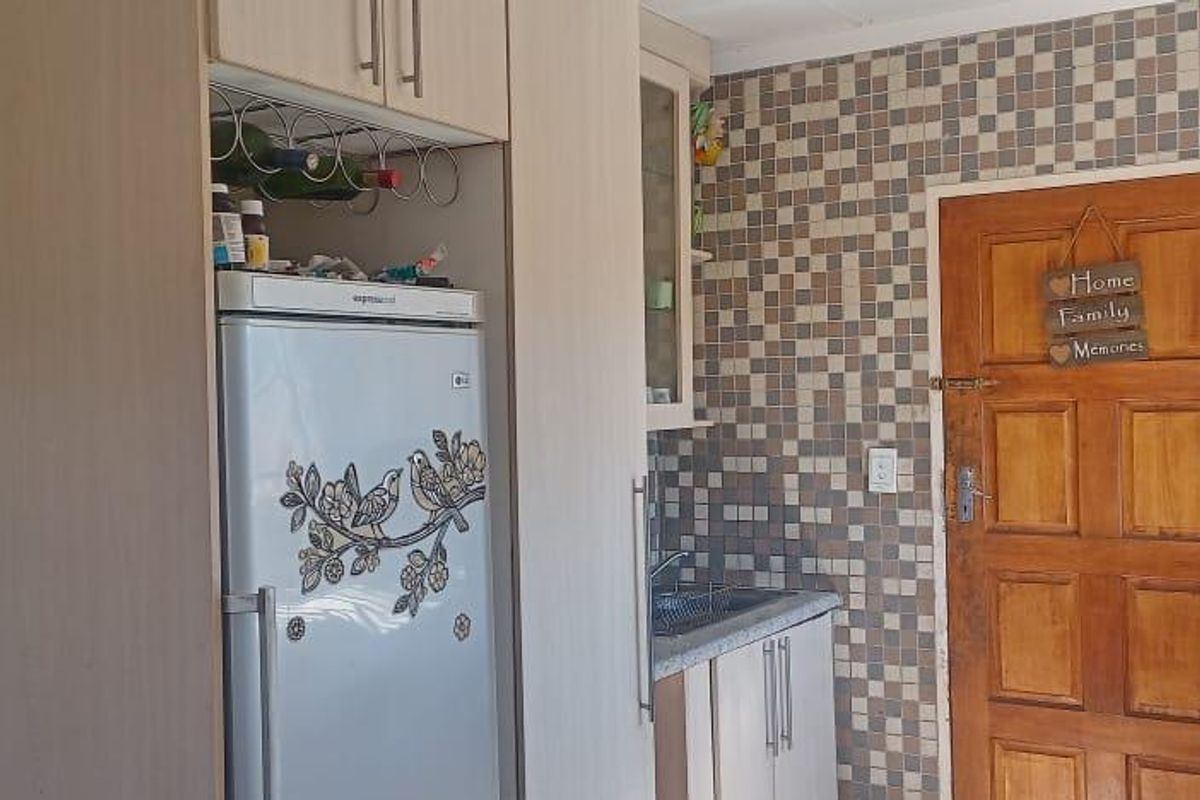 3 Bedroom House for sale - Photo 3