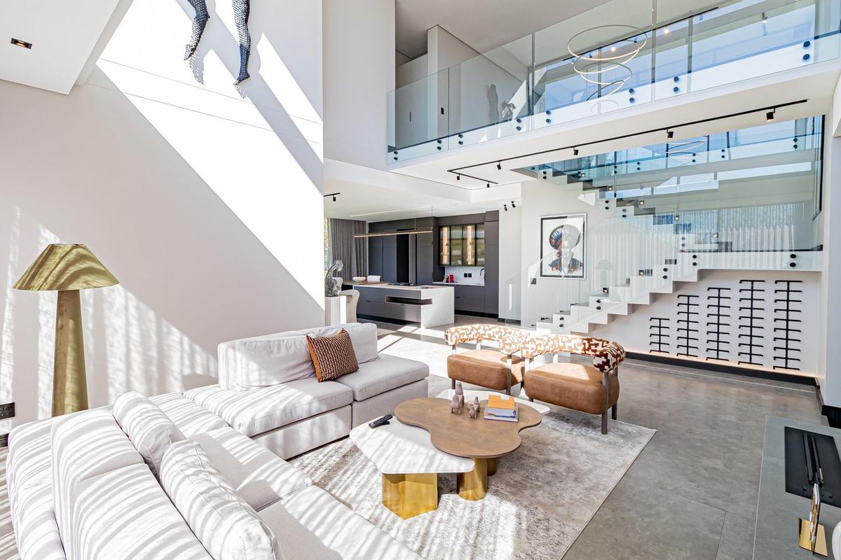 Ultra-Luxury Home with Exceptional Finishes - Photo 4