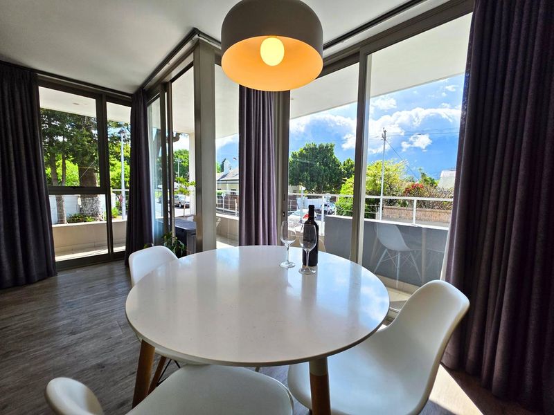 Modern 2-Bedroom Apartment with Magnificent Mountain Views - Photo 2