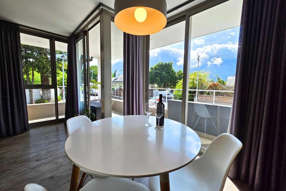 Modern 2-Bedroom Apartment with Magnificent Mountain Views - Photo 2
