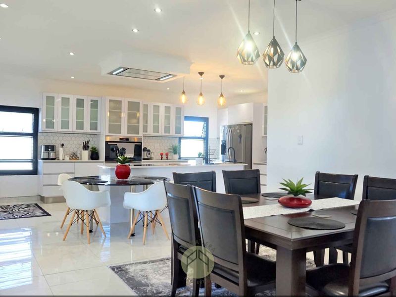 5 Bedroom Double-Storey House For Sale in Mile 4, Ext. 1, Swakopmund - Photo 6