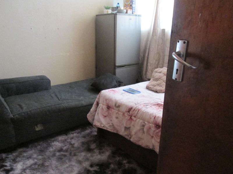 BEAUTIFUL AND NEAT [2] TWO BEDROOMS APARTMENT FOR SALE IN SUNNYSIDE [ JAN FE CELLIERS FLATS ] - Photo 9