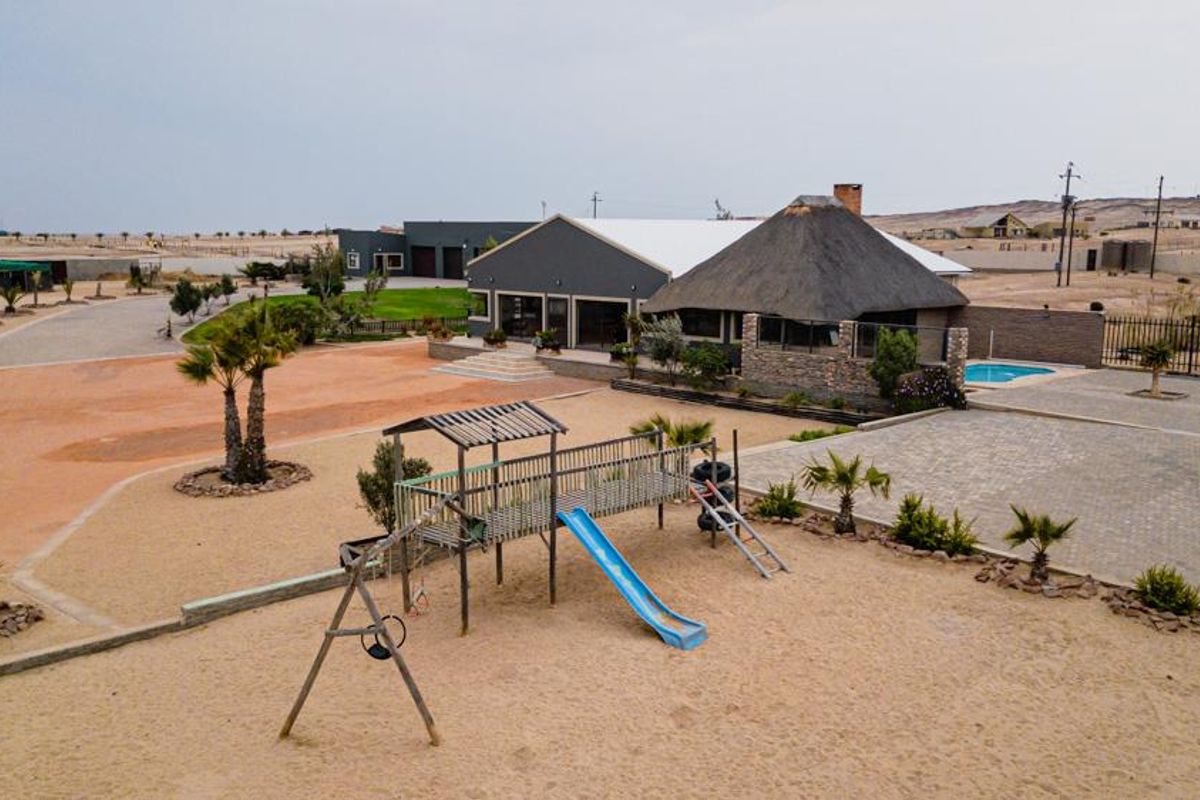Luxury in Swakopmund River Plots: Expansive 7-Bedroom Oasis!" - Photo 3