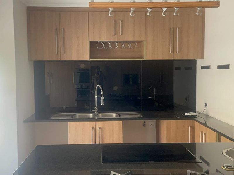 Modern double-storey home in Randpark Ridge featuring an indoor pool, 3 en-suites, wine cellar, double garage, plus a separate 2-bed cottage with its own garage - Photo 8