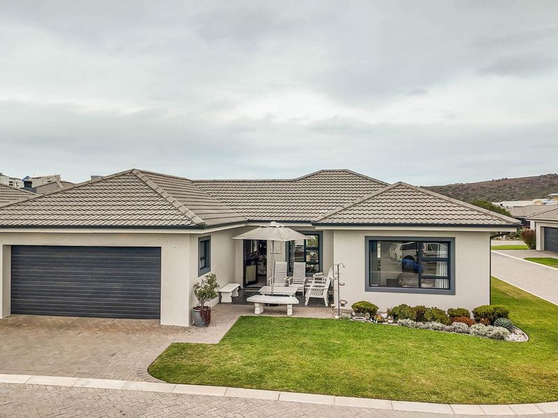 Embrace modern comfort in Diaz Beach retirement village - Photo 2