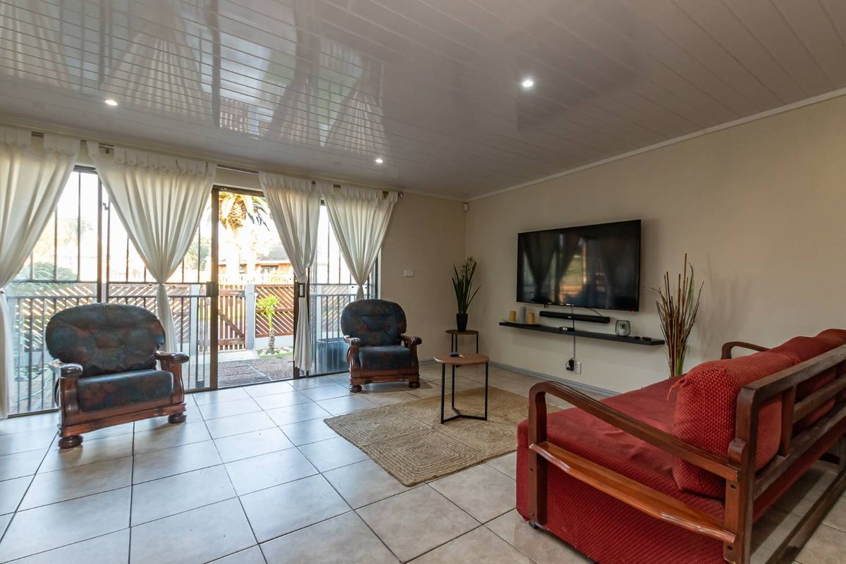 Solid Family Home - Photo 3
