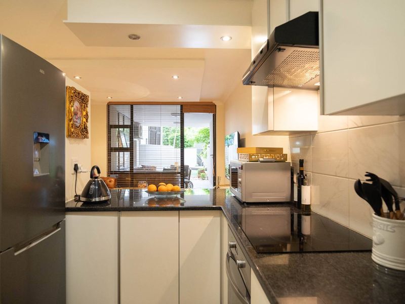 Luxury 3 Bedroom Home with Designer Touches in Sandton CBD - Photo 4