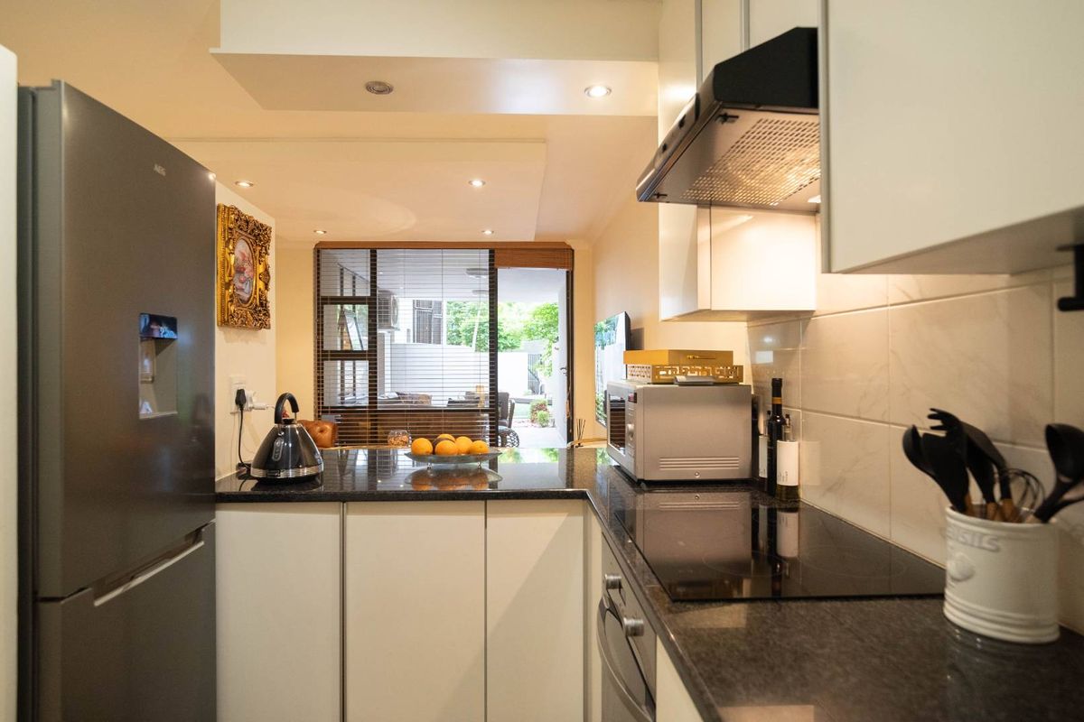 Luxury 3 Bedroom Home with Designer Touches in Sandton CBD - Photo 4