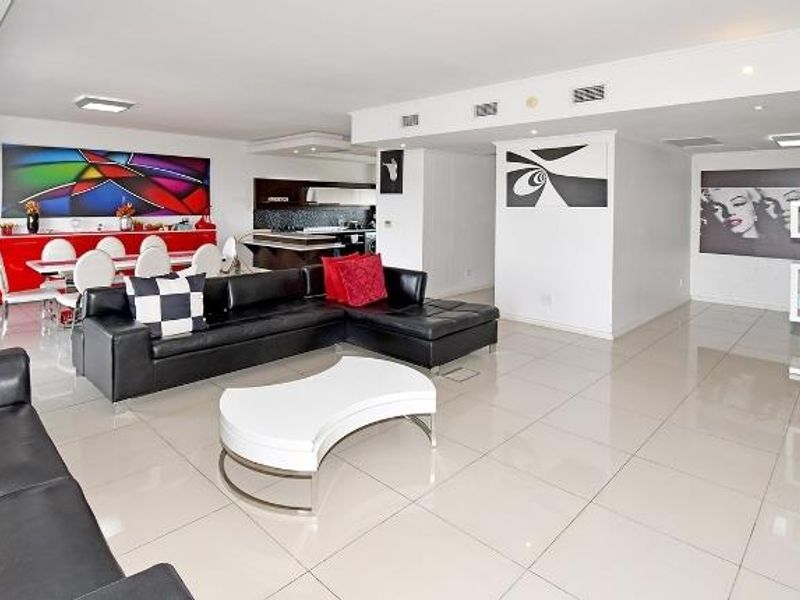 Three Bedroom Penthouse apartment with sensational views - Photo 2