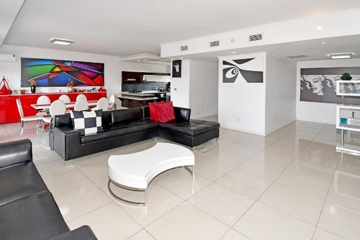 Three Bedroom Penthouse apartment with sensational views - Photo 2