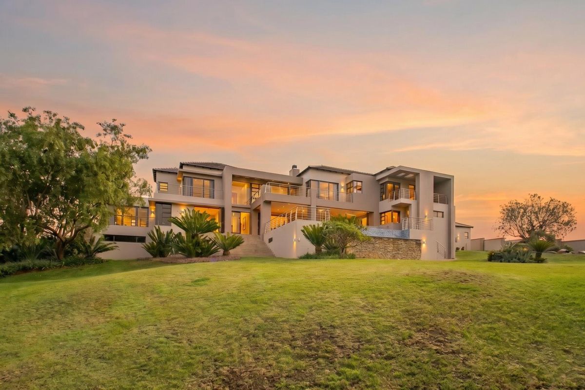 Luxurious Eco-Friendly Estate with Unparalleled Features - Photo 4