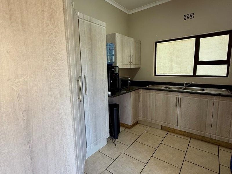 4 Bedroom house with flat for sale - Photo 5