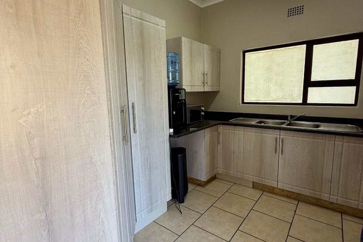 4 Bedroom house with flat for sale - Photo 5