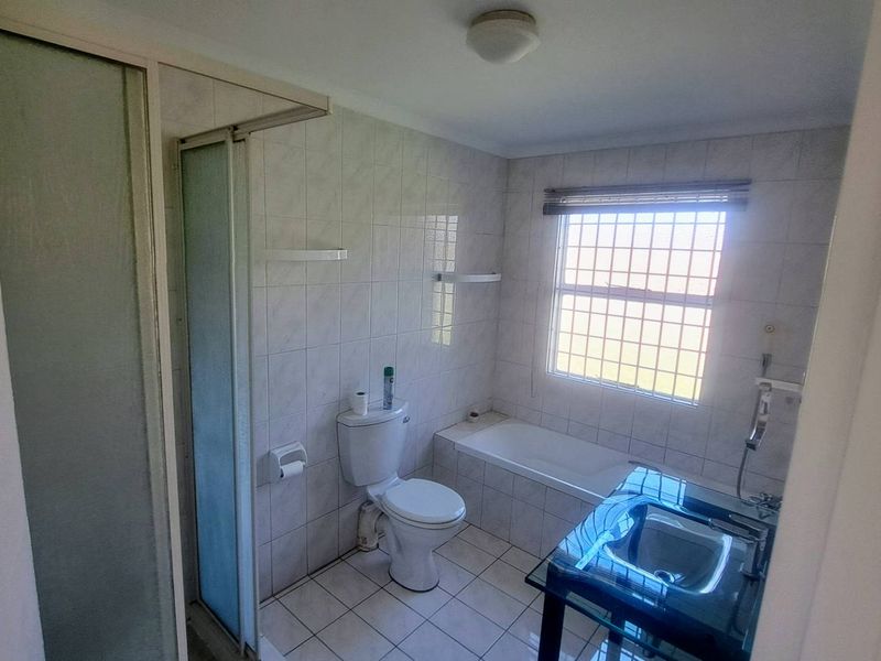 2 bedroom simplex to let in Sashann, Oakdene - Photo 6