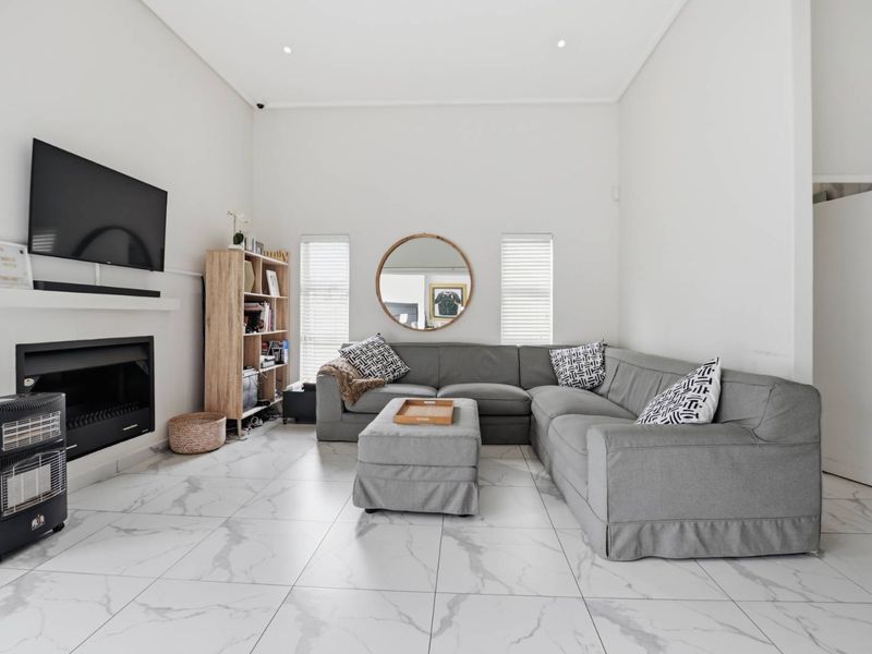 A RARE FIND IN SOUGHT-AFTER SAGEWOOD LIFESTYLE ESTATE - Photo 10