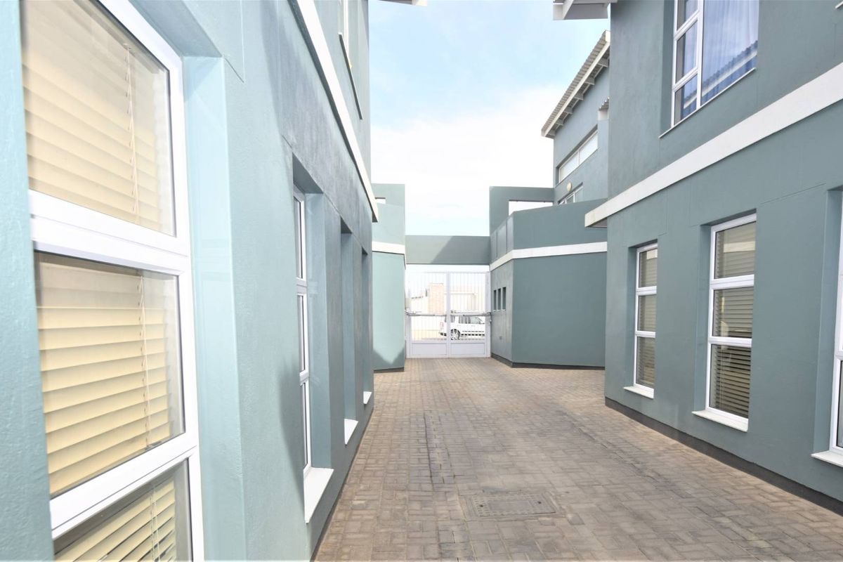 Stunning 3-Bedroom Apartment with Modern Amenities and Security Features - Photo 2