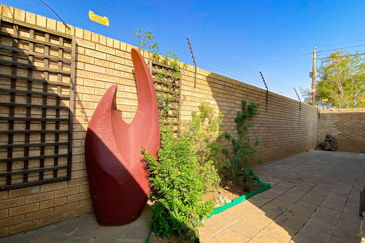 Exquisite Facebrick Cluster, Only 4 in complex! - Photo 4