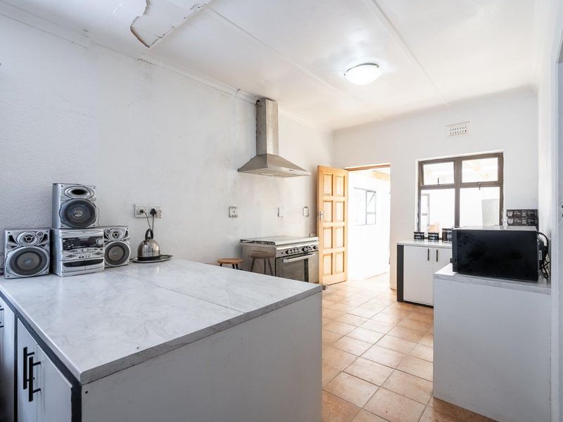 2 Bedroom Sem-Detached Family Home - Brooklyn - Photo 8