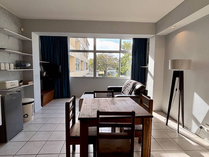 Furnished Studio Apartment in Tamboerskloof - Photo 4
