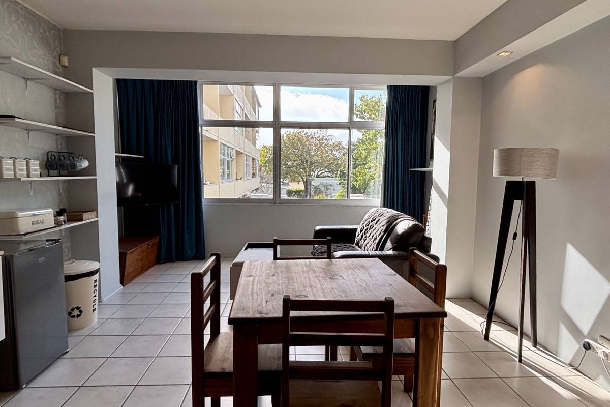 Furnished Studio Apartment in Tamboerskloof - Photo 4