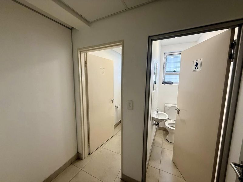 3 Private Office Spaces TO LET Eros - Photo 9