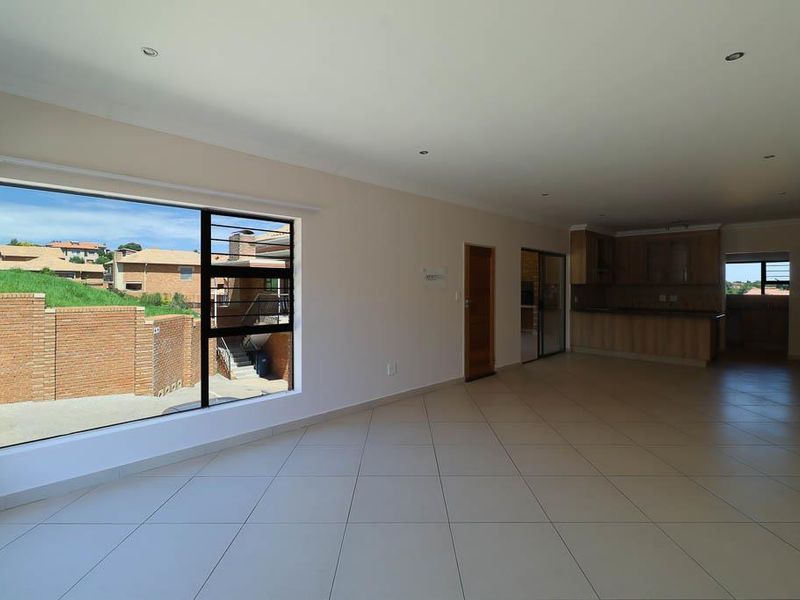 Spacious, ultra-modern 3 bedroom 1st Floor Apartment - Photo 8