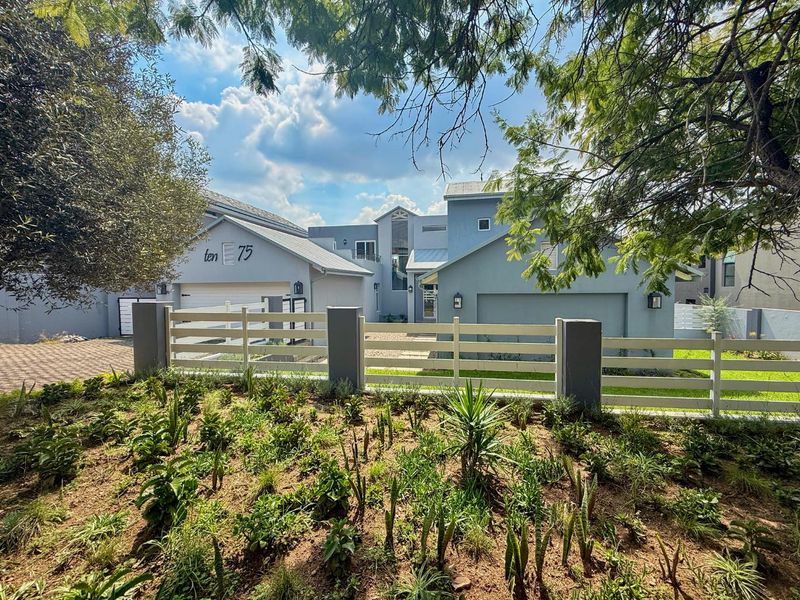 Spacious Family Home In Top Location - Photo 4