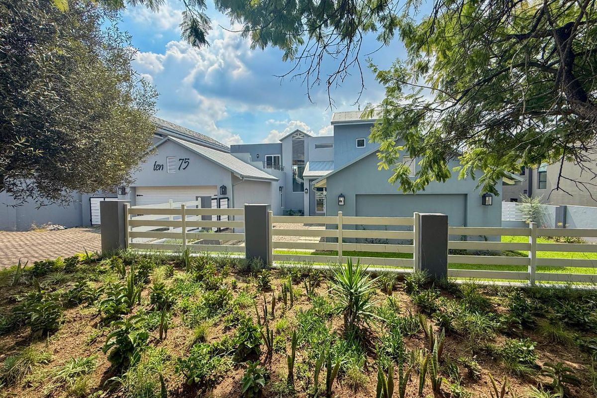 Spacious Family Home In Top Location - Photo 4