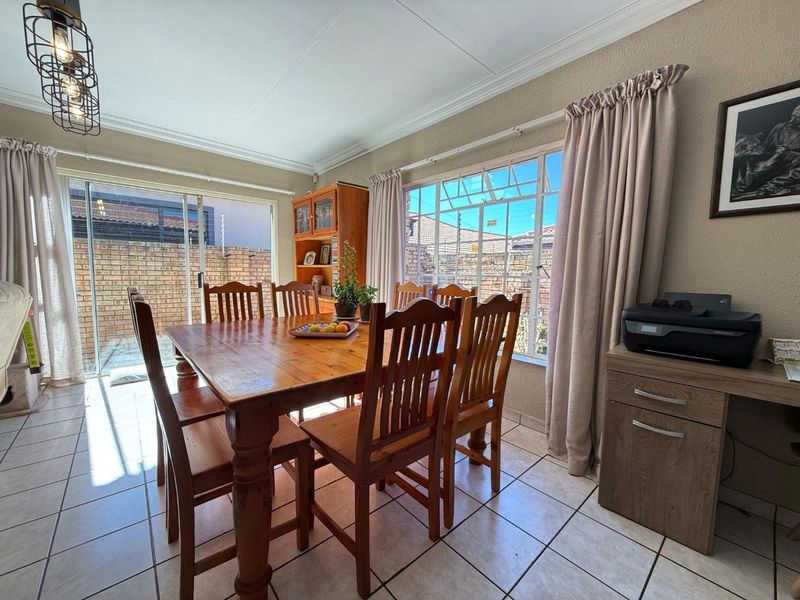 Spacious back corner cluster, gas hob and pet friendly! - Photo 6