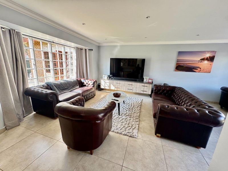 Beautifully Renovated Simplex for Sale in Goedeburg - Photo 7