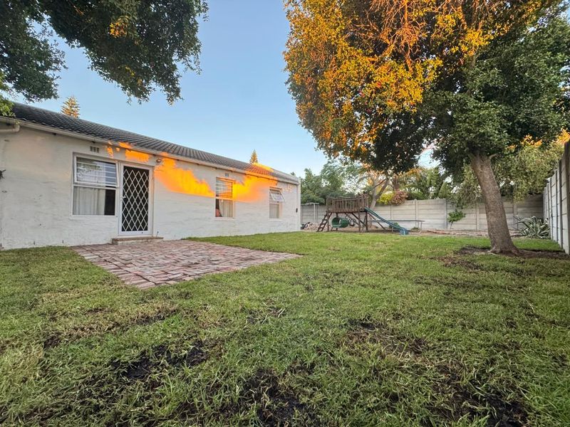 Your Comfy Family Home Awaits. - Photo 2